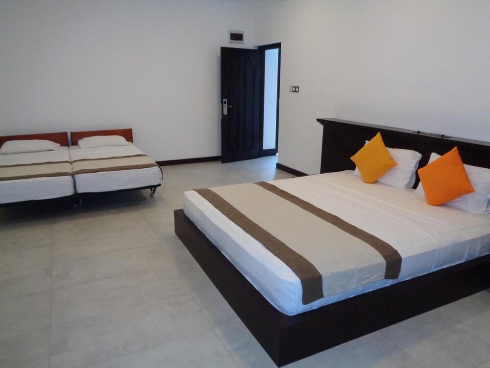 Rajarata Hotel Anuradhapura Bagian luar foto