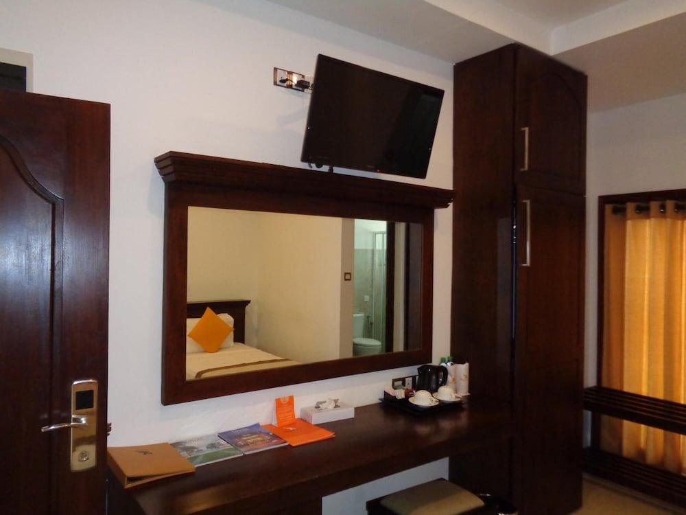 Rajarata Hotel Anuradhapura Bagian luar foto