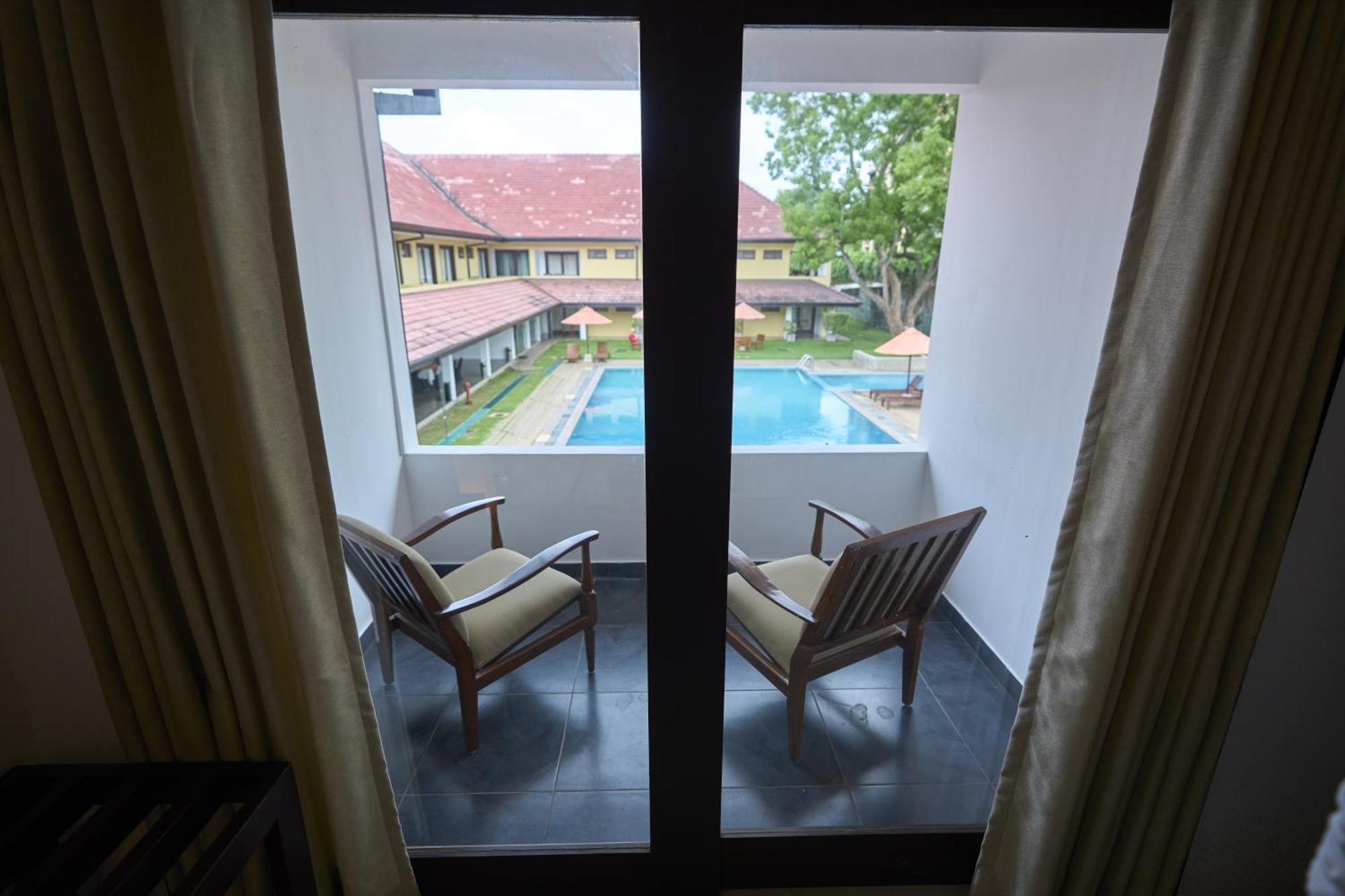 Rajarata Hotel Anuradhapura Bagian luar foto