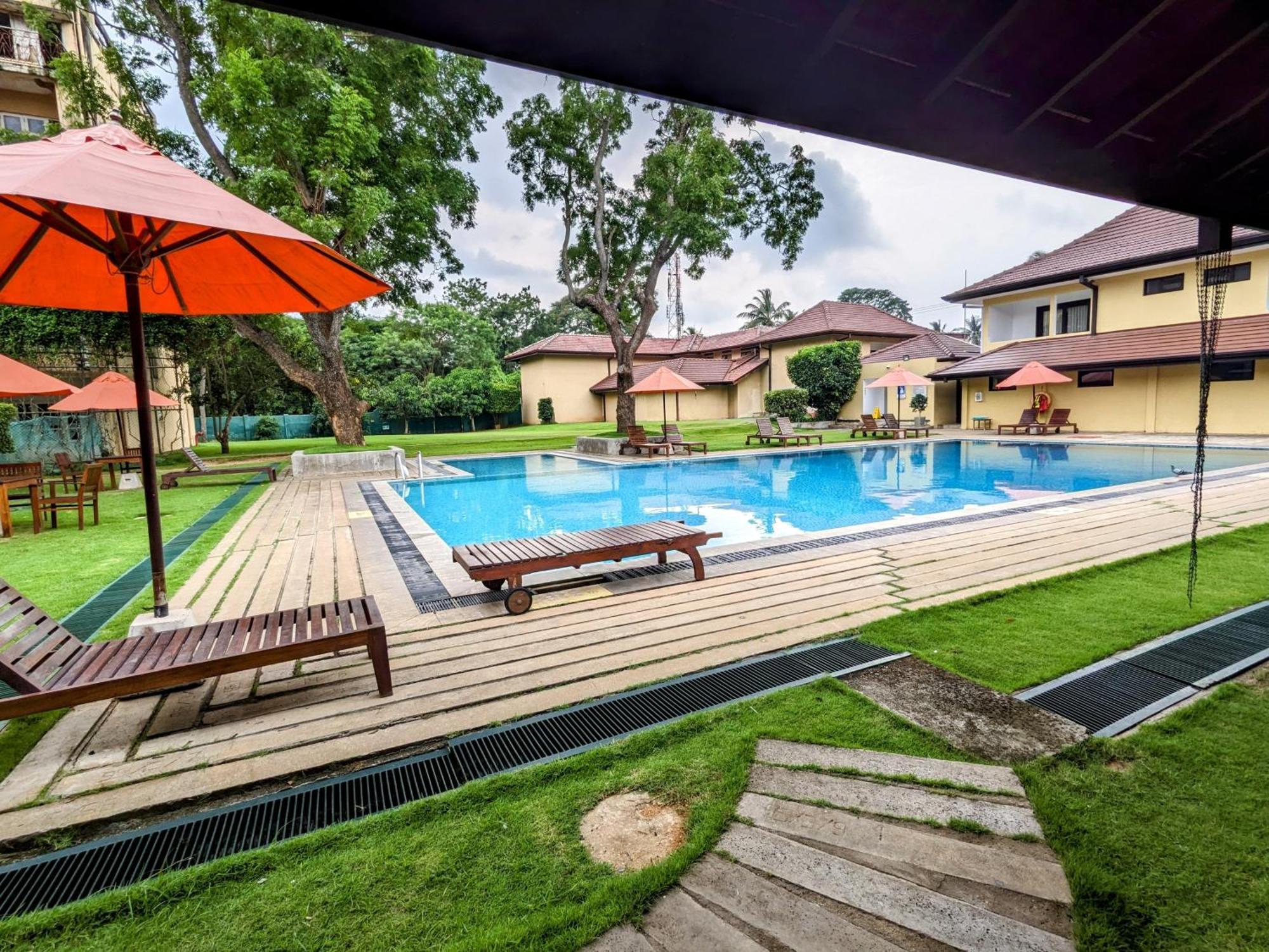 Rajarata Hotel Anuradhapura Bagian luar foto