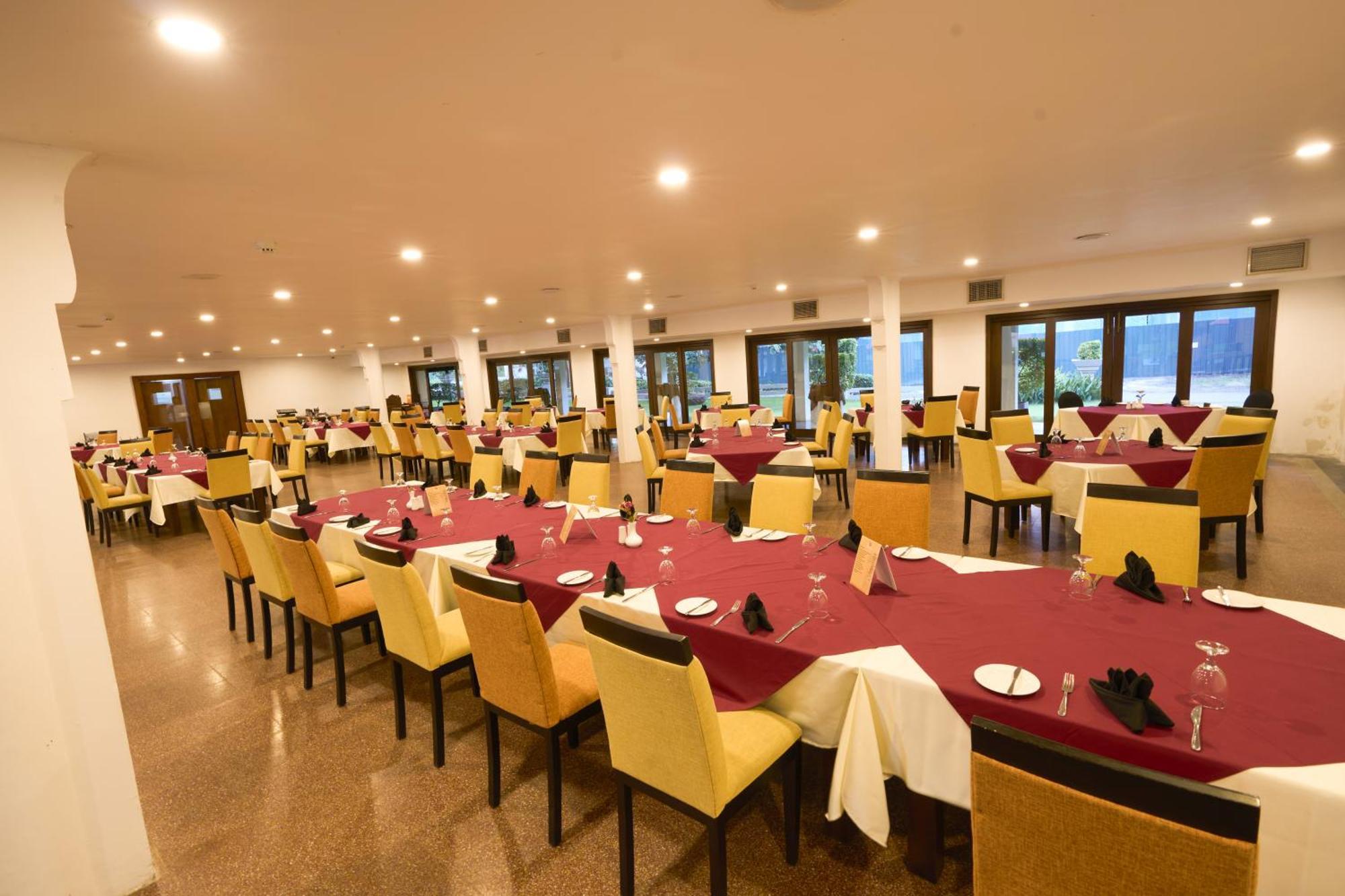 Rajarata Hotel Anuradhapura Bagian luar foto