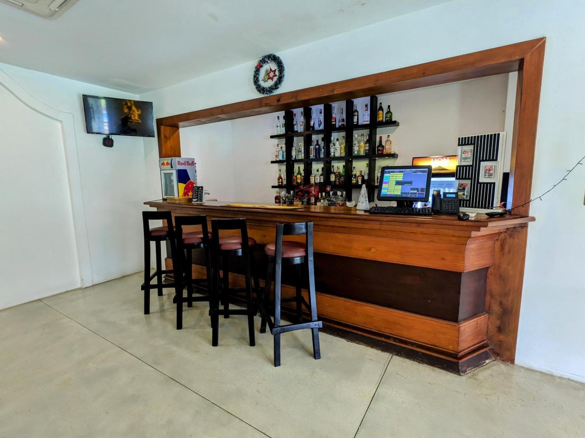 Rajarata Hotel Anuradhapura Bagian luar foto