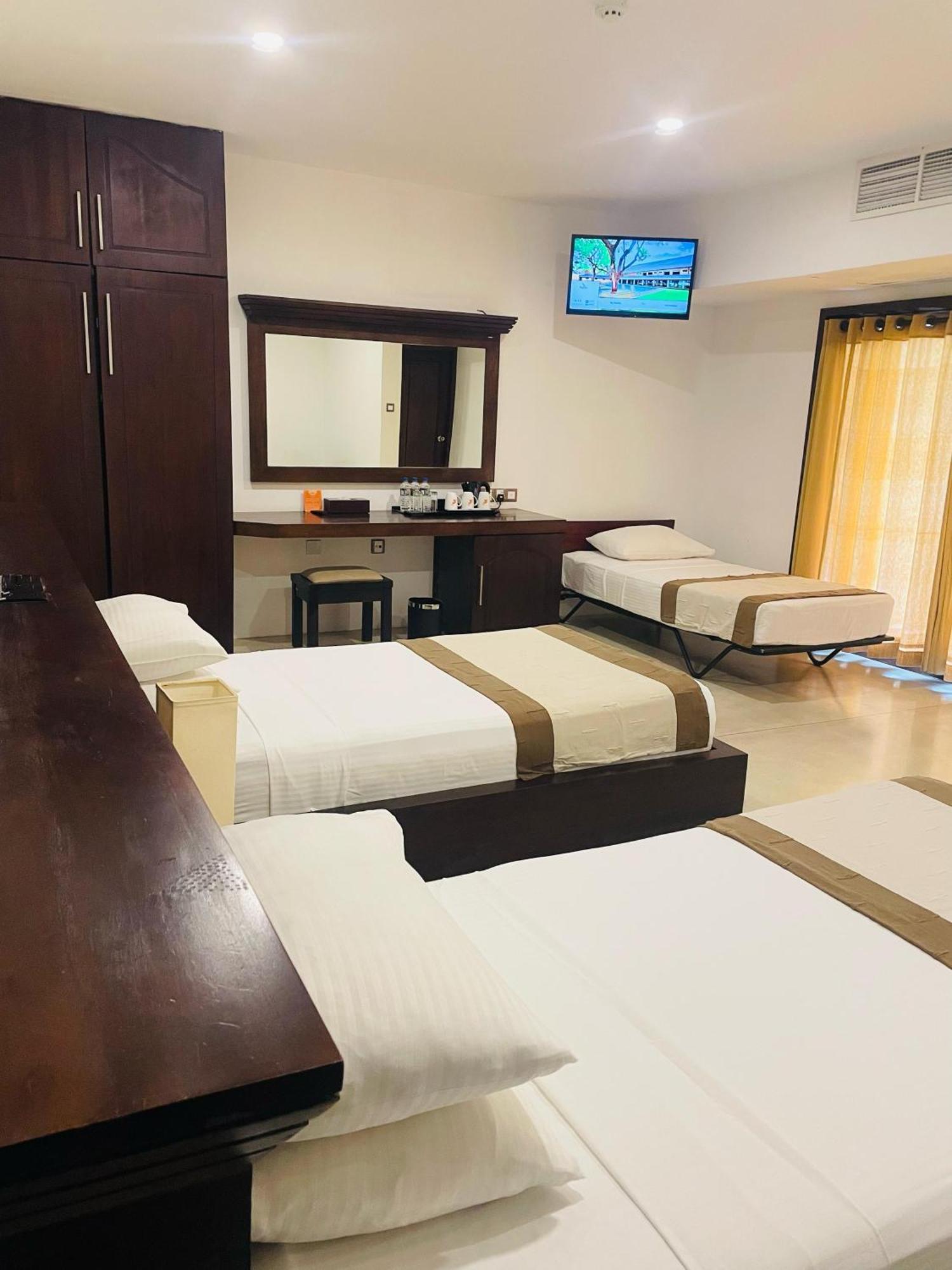 Rajarata Hotel Anuradhapura Bagian luar foto