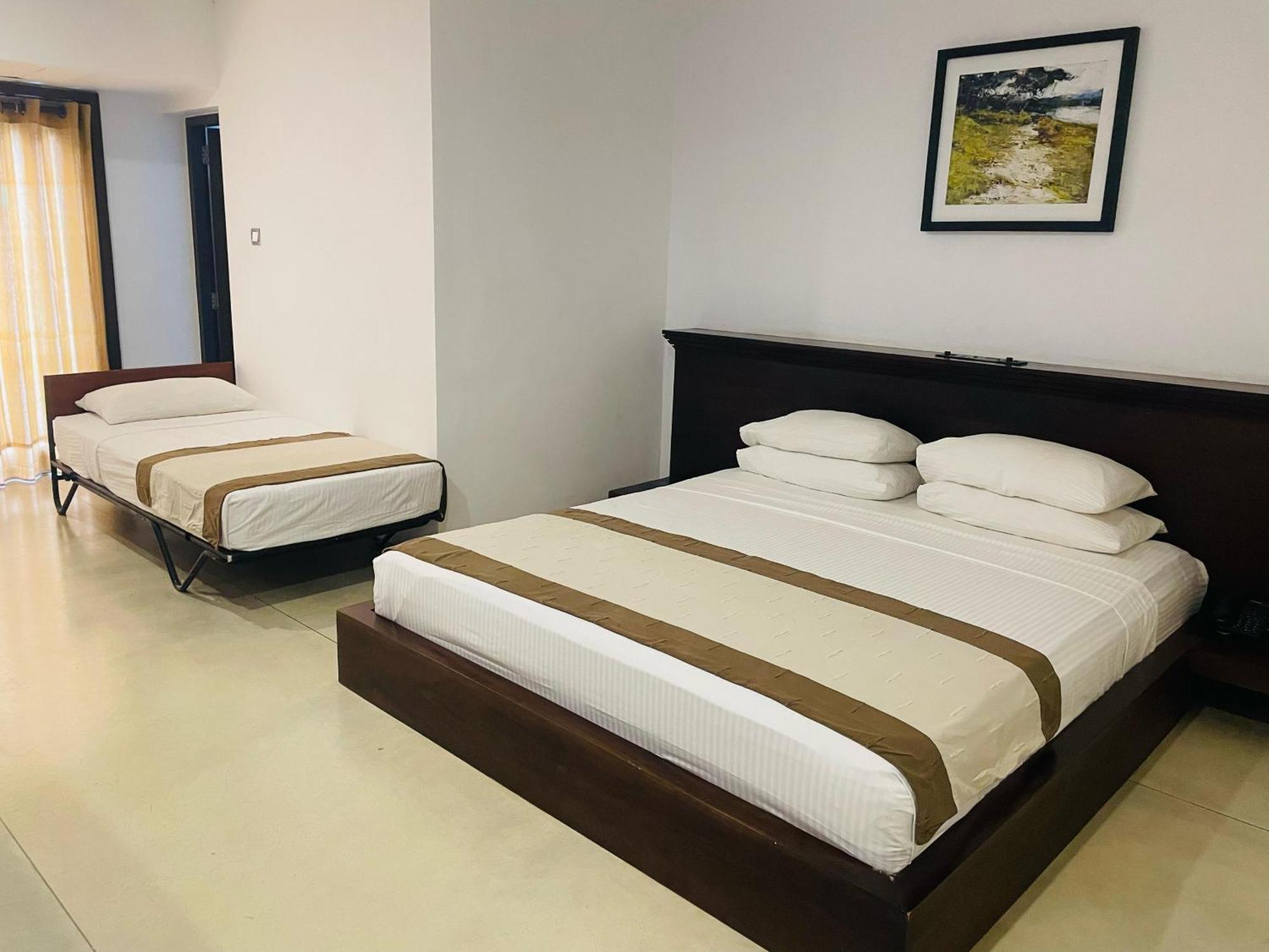 Rajarata Hotel Anuradhapura Bagian luar foto