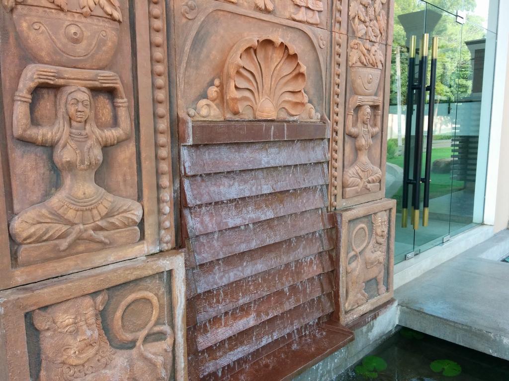 Rajarata Hotel Anuradhapura Bagian luar foto