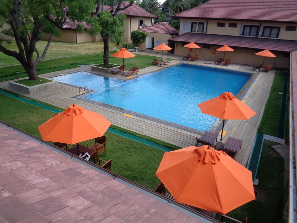 Rajarata Hotel Anuradhapura Bagian luar foto
