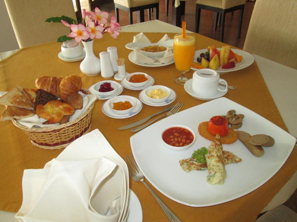Rajarata Hotel Anuradhapura Bagian luar foto