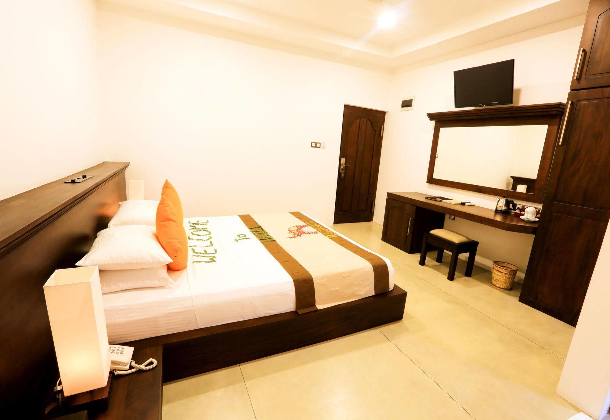 Rajarata Hotel Anuradhapura Bagian luar foto