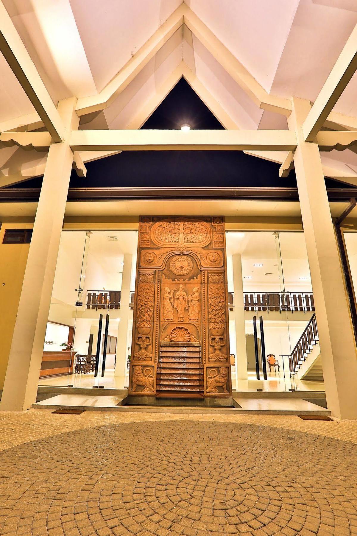 Rajarata Hotel Anuradhapura Bagian luar foto