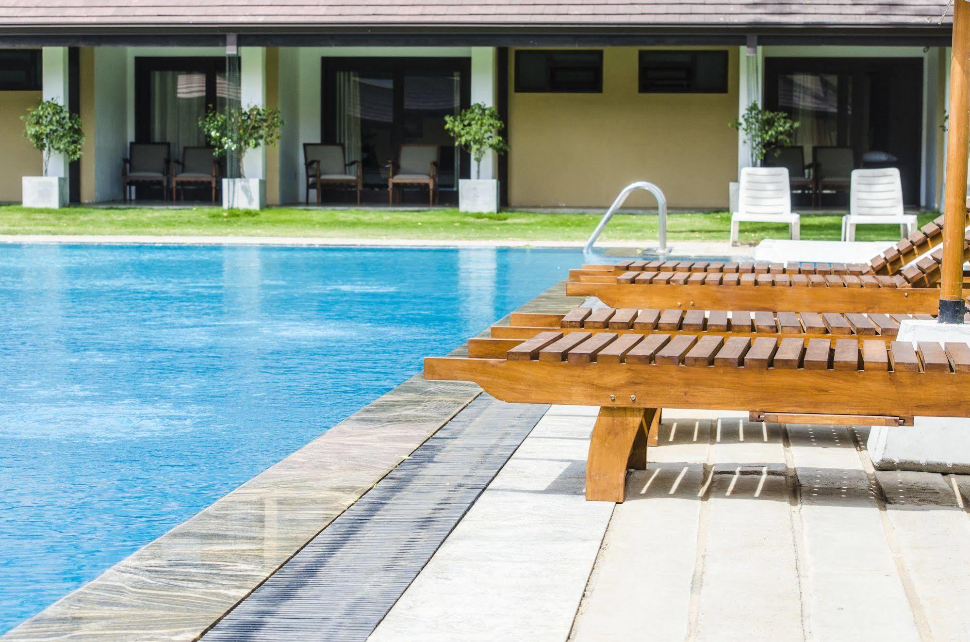 Rajarata Hotel Anuradhapura Bagian luar foto