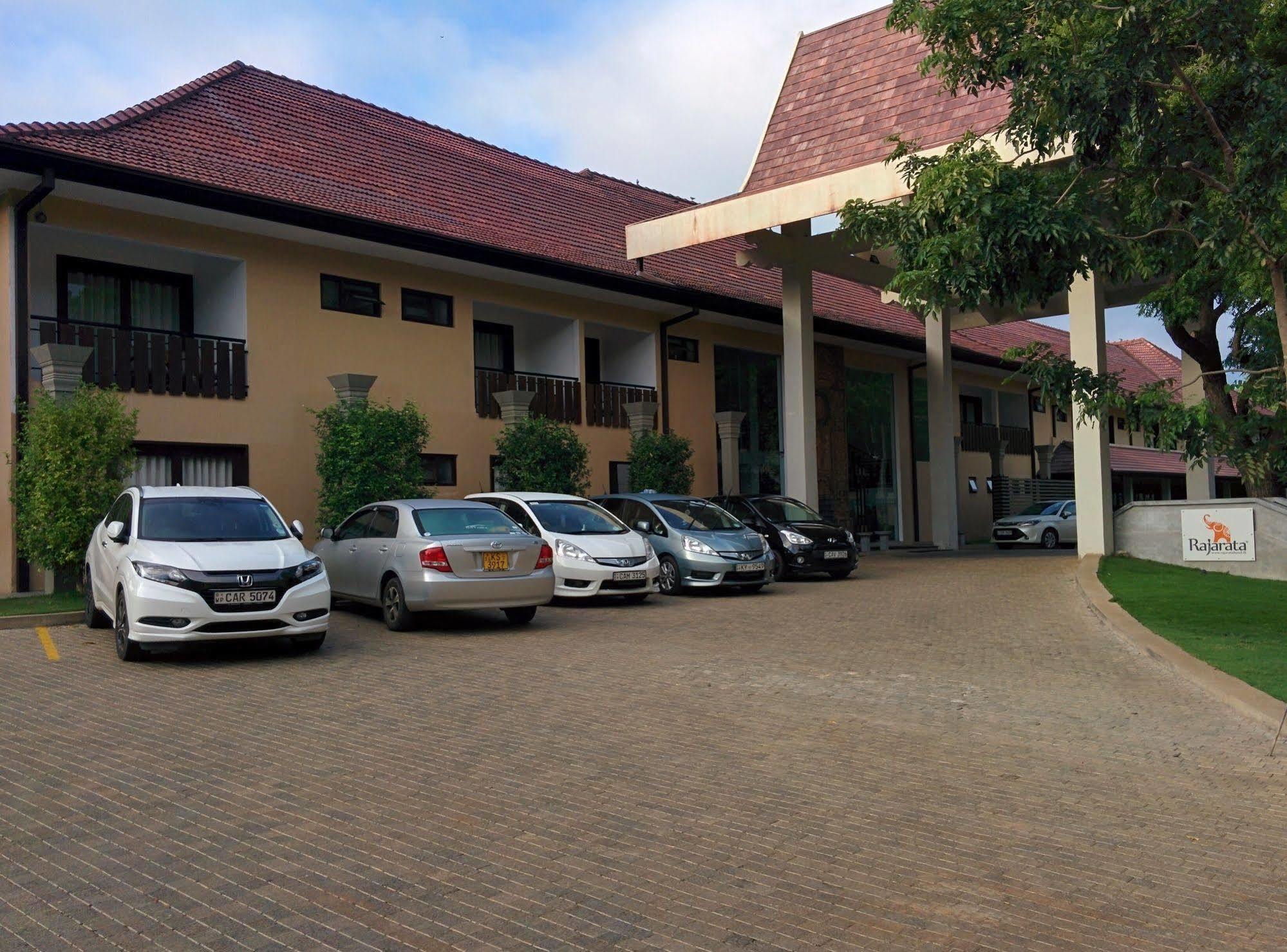 Rajarata Hotel Anuradhapura Bagian luar foto